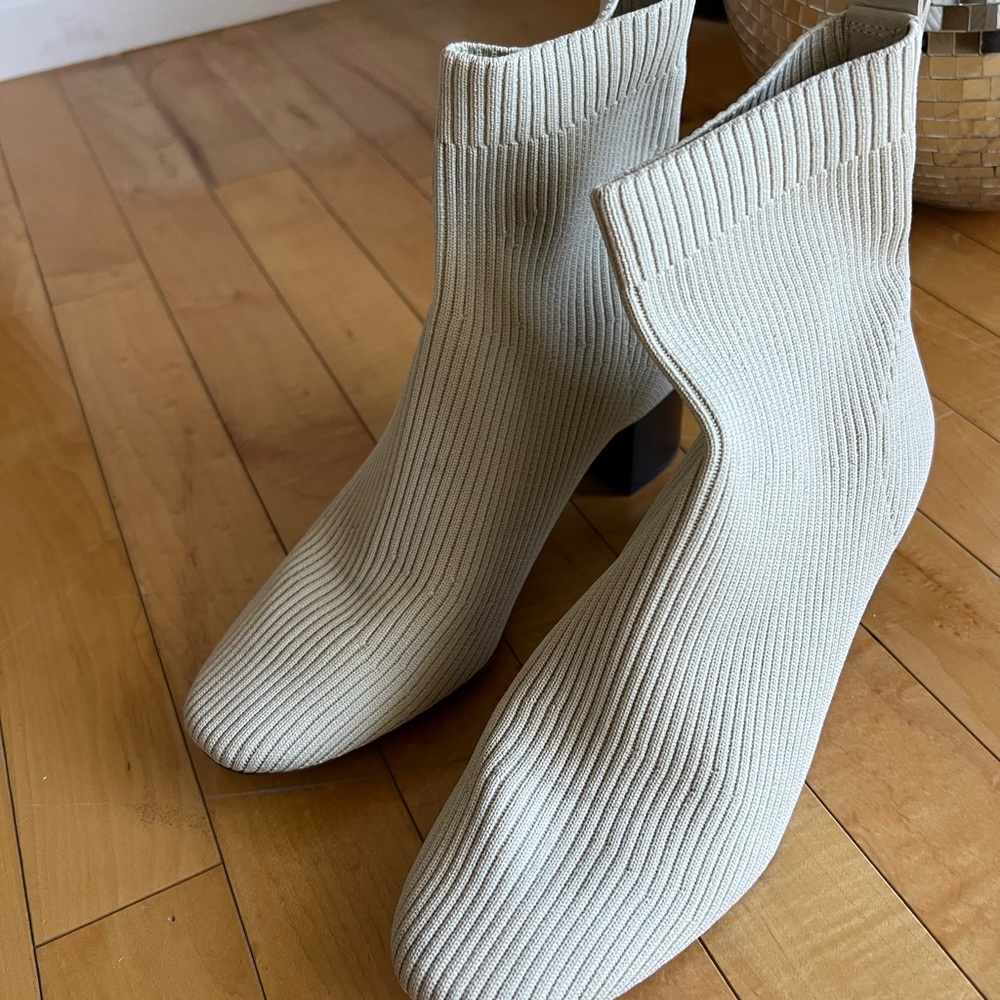 Everlane Bone Sock Bootie in 7.5